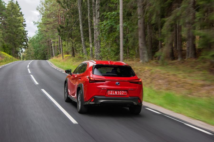  Lexus UX250h F-Sport 2018 года  (WW) (фото 32 из 46)